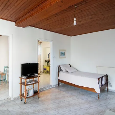 H&h Helen's House Apartment Filiatra